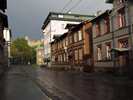 A Tehnika utca a belvroson tl, a szp jellemz fahzak sajnos kezdenek eltnni, szeptemberben mr bontottk ket. A kvetkez rszben megint Tallinn kvetkezik, immr szeptemberben