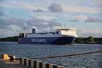 A Corona Seaways gépjármû szállító hajója éppen indulóban Kiel felé