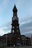 Az Eiffel torony mintájára épített Blackpool is turistamágnesnek számít. A 158 méter magas torony 1894-ben készült el, az akkoriban 6 pennys belépõ ára mára online éve 10,5 helyben 13,5 fontba kerül. A kilátás biztosan pazar, de sajnos ilyenkor már ez sincs nyitva...