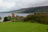 Vissza Inverness felé még leszállok az Urquhart kastélynál. A kastély mindjárt a Loch Ness partján fekszik és jobbára rom, bár szépen karban van tartva