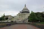 Az USA parlamentje a Capitol. Legutóbb az 50-es években kapott nagyobb felújítást, így legfõbb ideje volt egy kipofozásnak, mely ottjártamkor még tartott