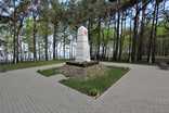 Nem, ez nem szovjet hõsi emlékmû, hanem a hitleri Németország helyi áldozataira emlékezi